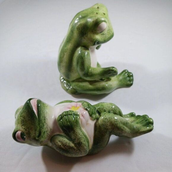 Vintage Green Frog in Love Salt And Pepper Shakers - Picture 12 of 12
